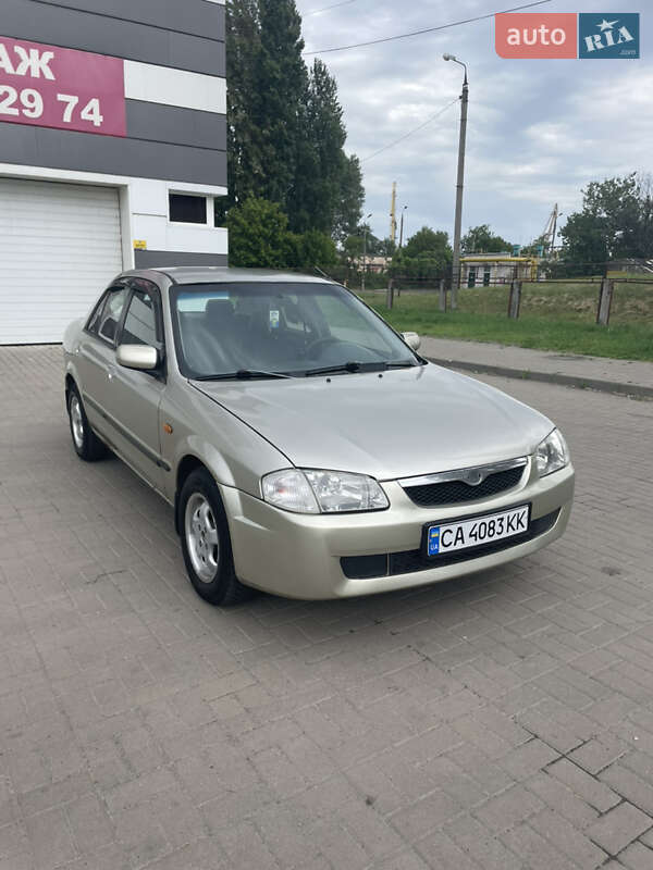 Седан Mazda 323 1998 в Черкасах