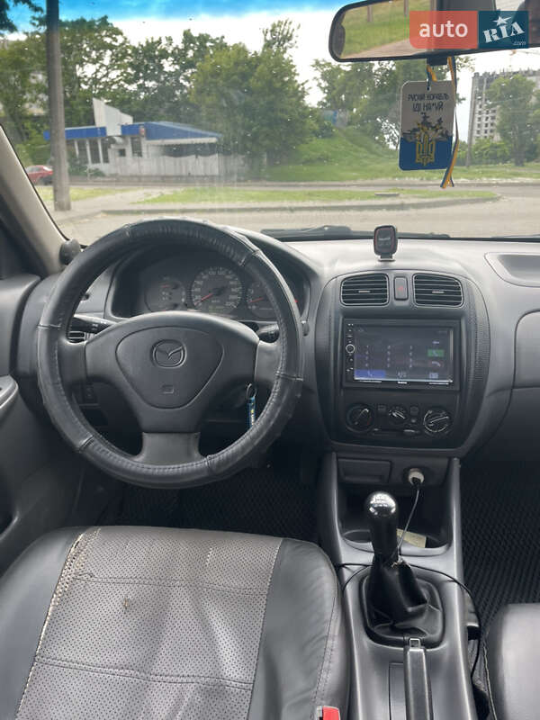 Седан Mazda 323 1998 в Черкасах