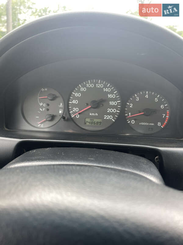 Седан Mazda 323 1998 в Черкасах