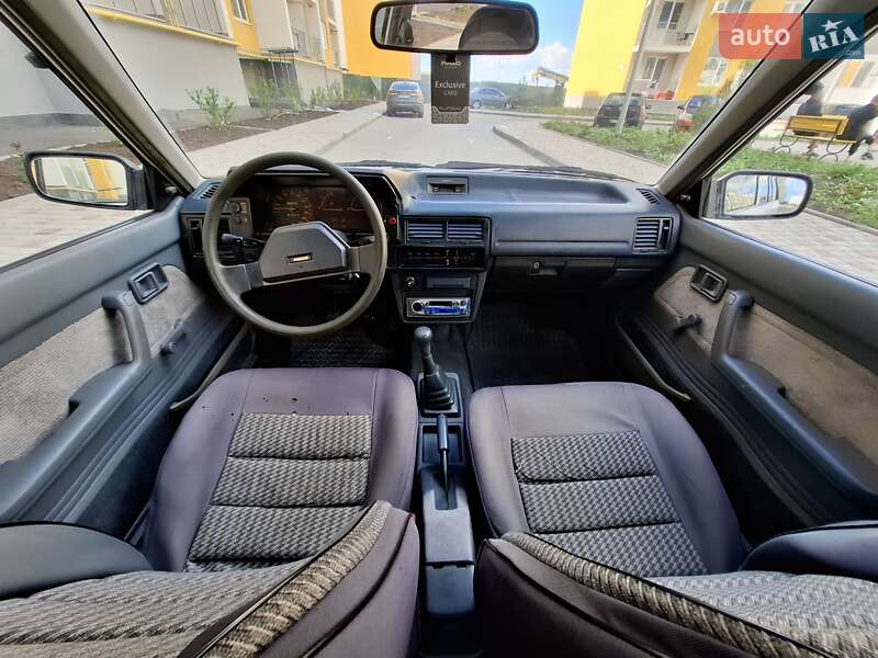 Универсал Mazda 323 1987 в Одессе