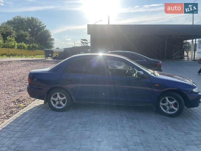 Седан Mazda 323 1995 в Киеве