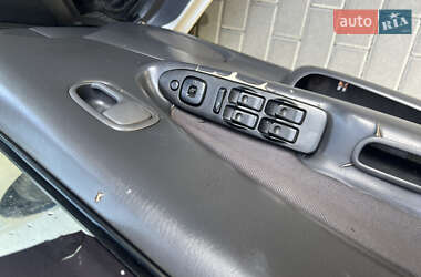 Седан Mazda 323 1998 в 