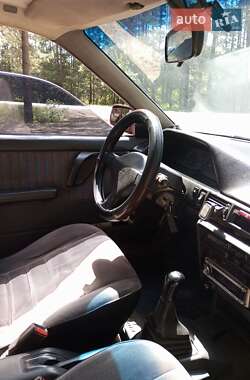 Седан Mazda 323 1994 в 