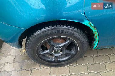 Хэтчбек Mazda 323 1998 в 