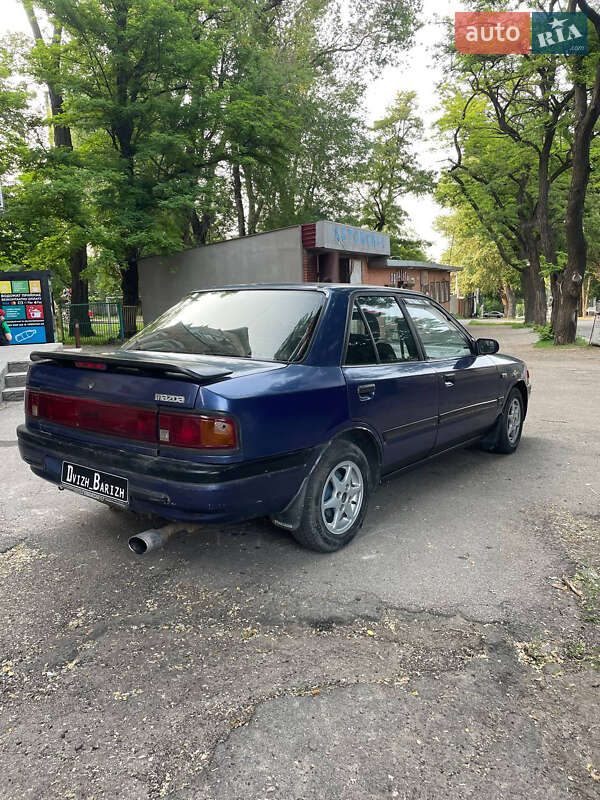 Седан Mazda 323 1990 в Днепре