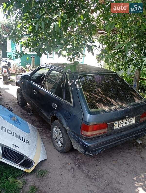 Хетчбек Mazda 323 1988 в Брусилові