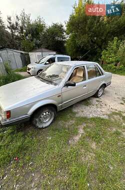 Седан Mazda 323 1986 в Киеве