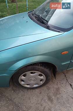 Хэтчбек Mazda 323 2002 в 