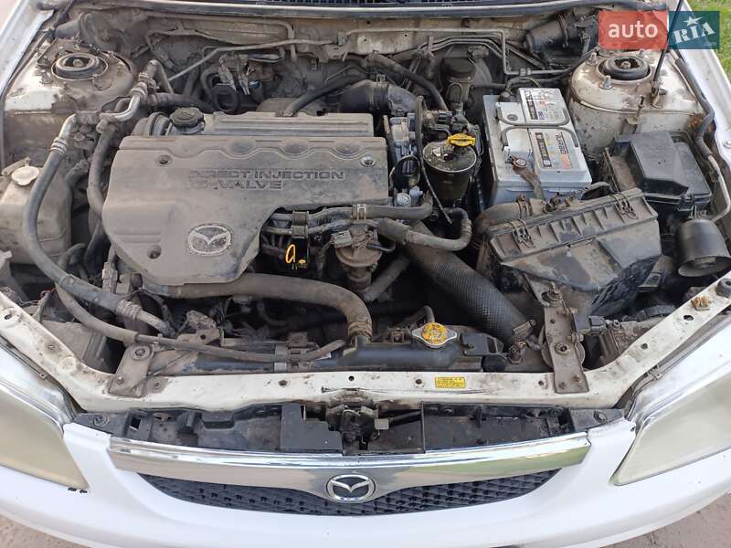 Седан Mazda 323 1999 в Белзі