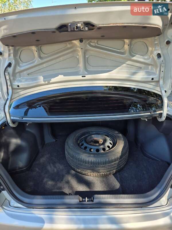 Седан Mazda 323 1997 в Березному