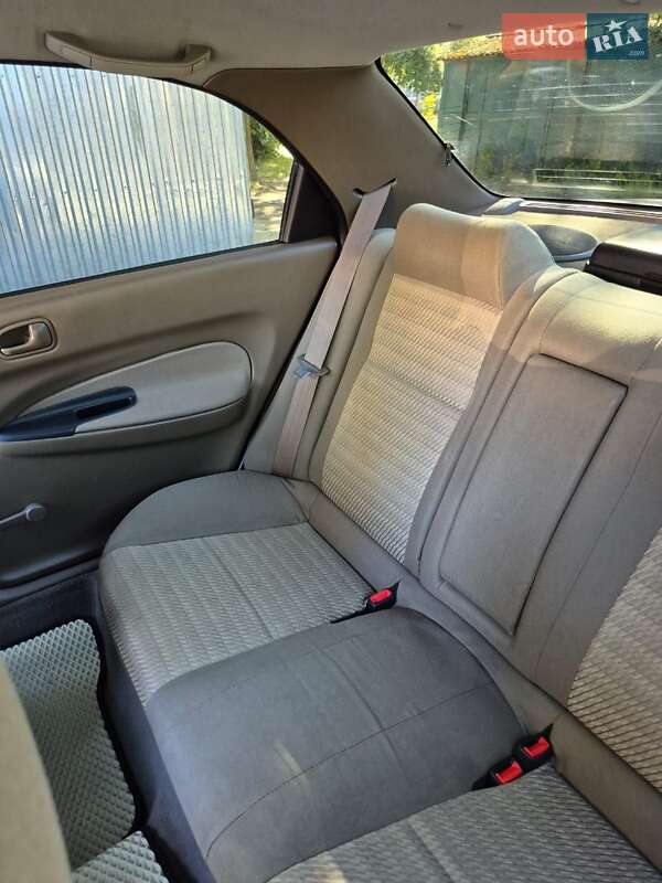 Седан Mazda 323 1997 в Березному