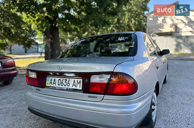 Седан Mazda 323 1998 в 