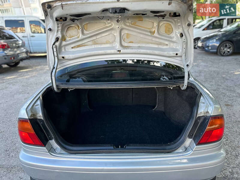 Седан Mazda 323 1998 в Белой Церкви