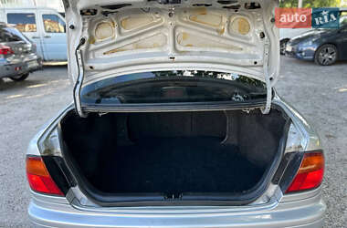 Седан Mazda 323 1998 в 