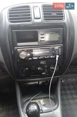 Седан Mazda 323 1998 в 