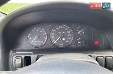 Хэтчбек Mazda 323 1995 в 