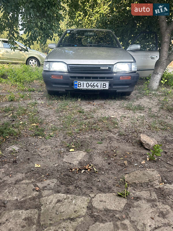 Хэтчбек Mazda 323 1988 в 