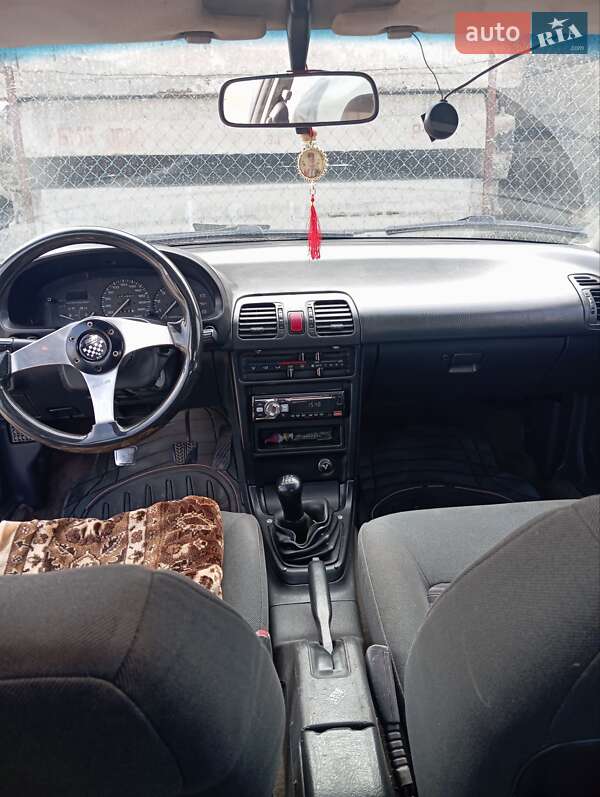 Хэтчбек Mazda 323 1993 в Хмельницком
