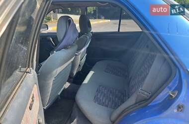 Седан Mazda 323 1991 в 