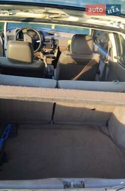 Хэтчбек Mazda 323 1989 в 