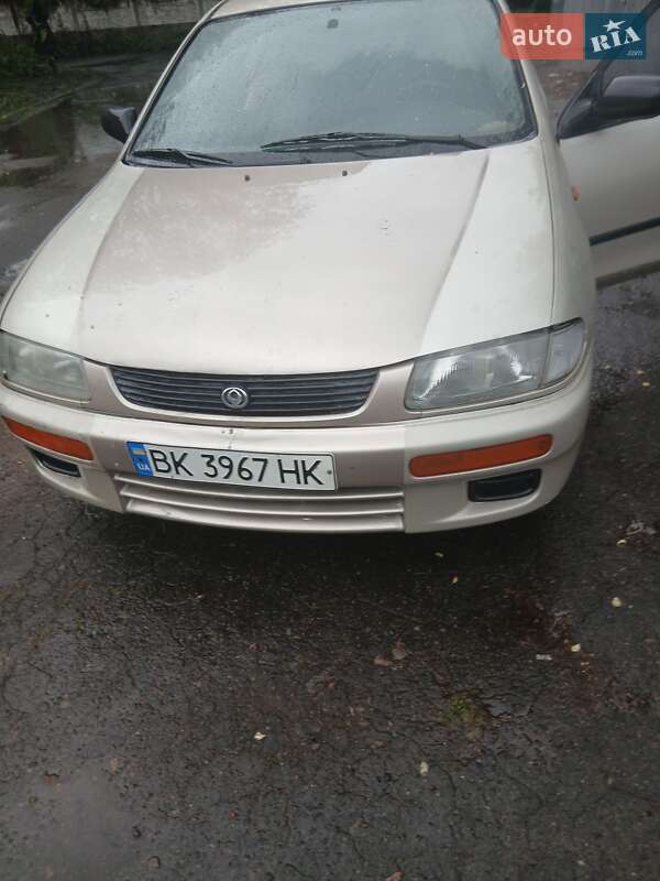Седан Mazda 323 1995 в Кореці