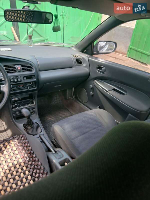 Седан Mazda 323 1995 в Кореці