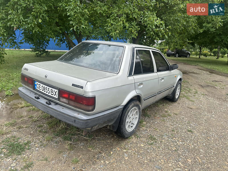 Седан Mazda 323 1989 в Черновцах
