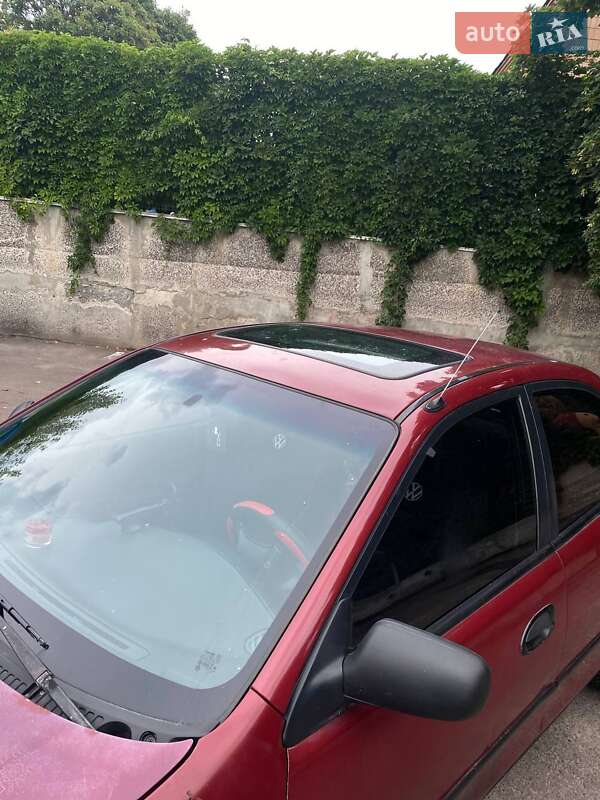 Седан Mazda 323 1996 в Ровно