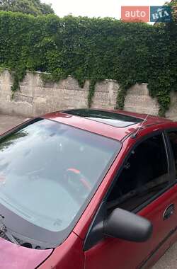 Седан Mazda 323 1996 в 