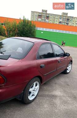 Седан Mazda 323 1996 в 