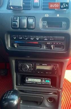 Седан Mazda 323 1996 в 