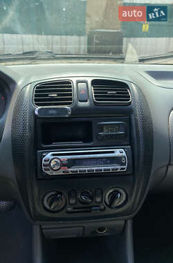 Седан Mazda 323 1998 в 