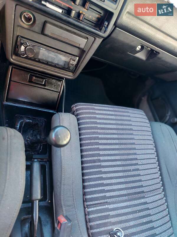 Хэтчбек Mazda 323 1987 в Ровно