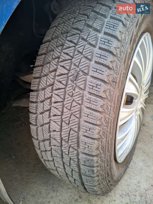 Хэтчбек Mazda 323 2001 в Киеве