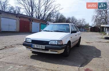 Седан Mazda 323 1989 в Миколаєві