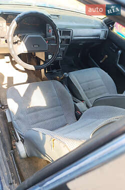 Хэтчбек Mazda 323 1987 в 