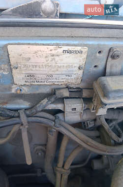 Хэтчбек Mazda 323 1987 в 
