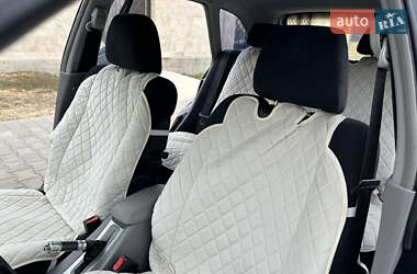 Хэтчбек Mazda 323 2003 в 