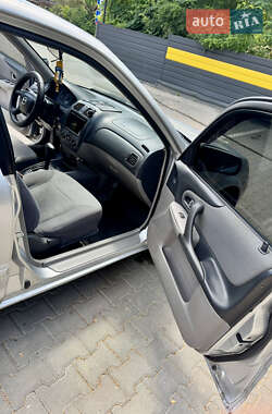 Хэтчбек Mazda 323 2002 в 