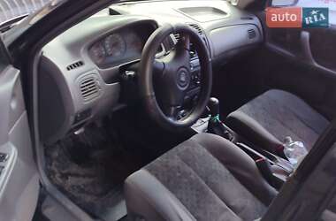 Седан Mazda 323 1999 в 