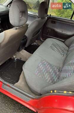 Седан Mazda 323 1993 в 