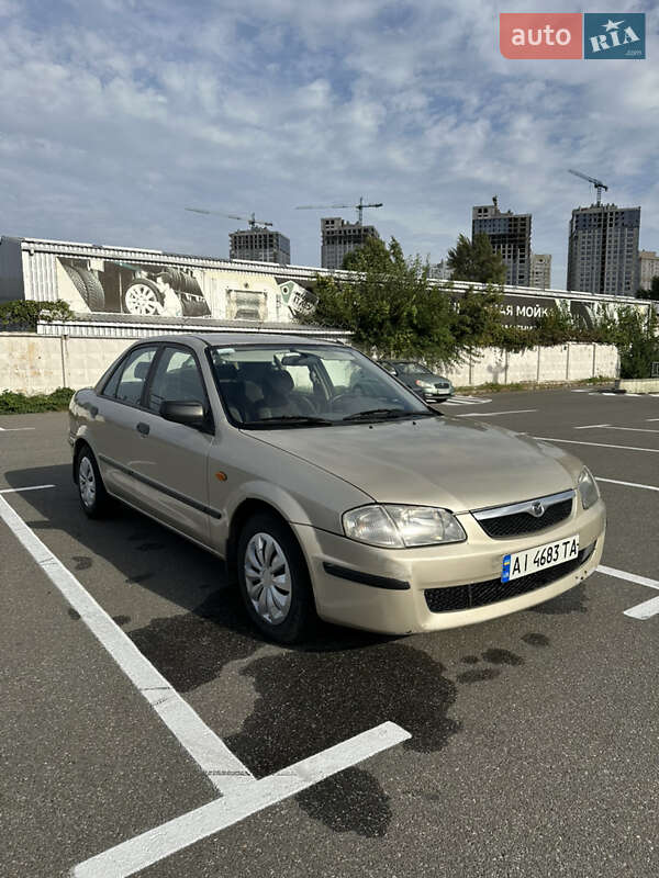 Седан Mazda 323 1999 в Киеве
