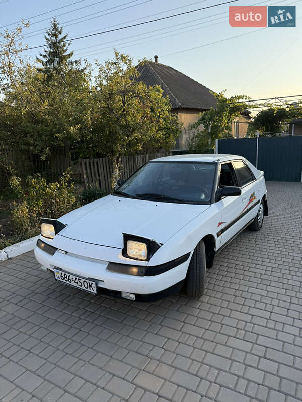 Mazda 323 1990