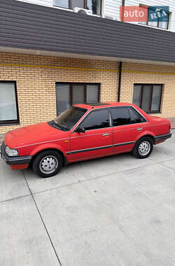 Седан Mazda 323 1988 в 