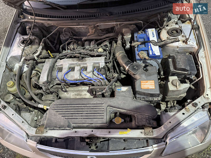 Седан Mazda 323 1999 в Киеве