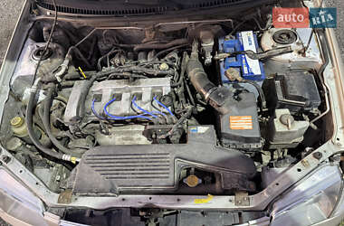 Седан Mazda 323 1999 в 