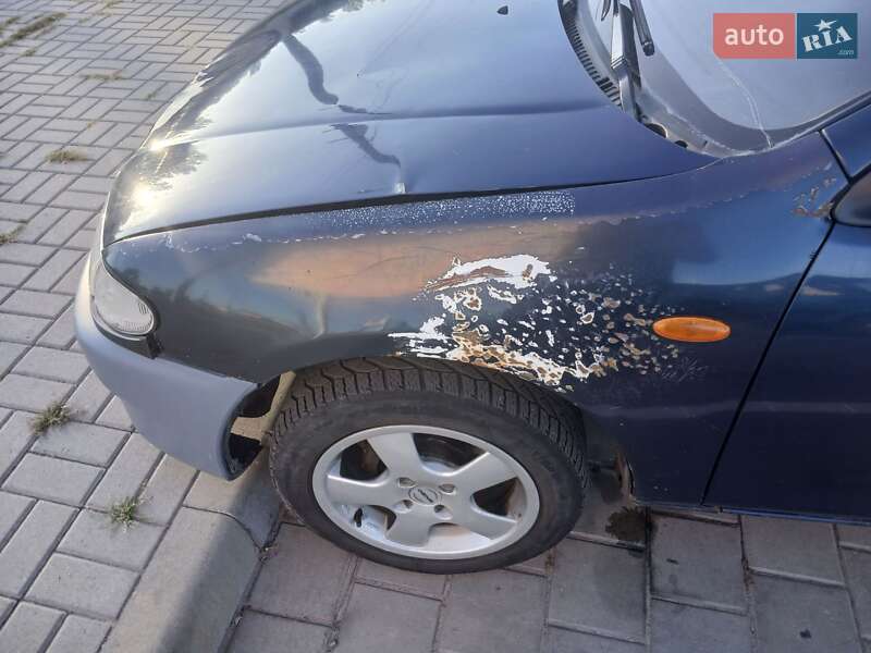 Седан Mazda 323 1998 в Черкассах