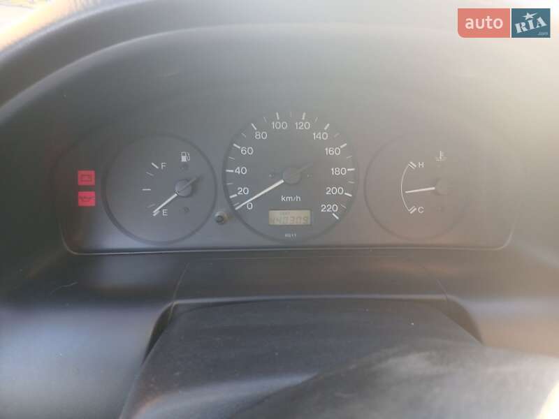 Седан Mazda 323 1998 в Черкассах