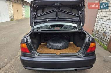Седан Mazda 323 1998 в 