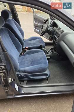 Седан Mazda 323 1998 в 
